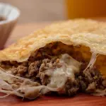 Pastel de Carne com queijo
