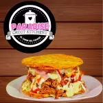 Patacon de pollo mechado