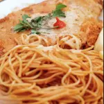 PARMEGIANA DE FRANGO