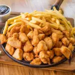 Frango acebolado com fritas (M)