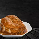 Torta de mole con pollo