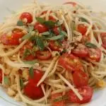 Espaguete de Palmito com Tomatinhos e Nozes