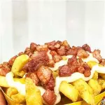 BATATA  FRITA C/ CATUPIRY E BACON