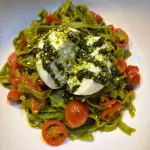 BURRATA E FETUCCINI ESPINACA