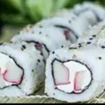 URAMAKI KANI CHEESE 10 PEÇAS
