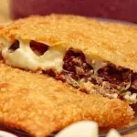 Pastel de carne com queijo