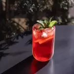 Chá gelado de morango & mirtilo