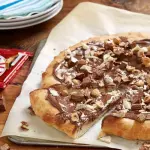 Chocolate preto com kit Kat