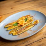 Banana da terra assada com canela