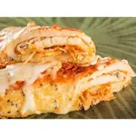 Crepioca de Frango Acebolada com Queijo Cheddar.