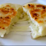 Arepa con Queso Mozarella