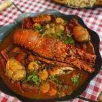 LAGOSTA CARANGUEJO E CAMARAO MOQUECA