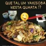 YAKISOBA DE FRANGO