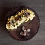 Huevos con Palta y Panceta