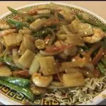 Chow mein de camarón
