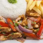 Pollo saltado