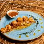 PESCADO Y CAMARONES