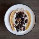 Banana y frutos rojos