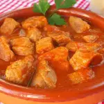 Carne con tomate