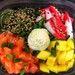 Poke Salmão tropical.