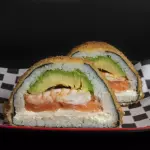 SUSHIBURGER SALMÓN-CAMARÓN