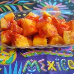 FRUTA de temporada con chamoy