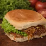Xis Especial com cebola caramelizada