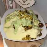 Picada con,Maíz, Queso derretido