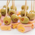Picadera de jamón, queso y aceitunas