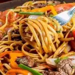 Tallarín saltado de carne