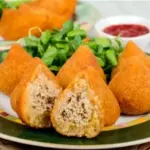 coxinha de frango pequena