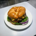 Cuernito cheese burger