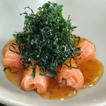 Sashimi Salmão Crispy Couve (5 un)