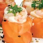 Gunkan de Salmão e Camarão