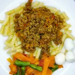 MACARRÃO DE ABOBRINHA A BOLONHESA