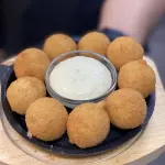 Mini Bolinha de Queijo