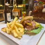 Hamburguesa de res clásica c/ papas