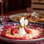 Risoto de burrata, tomate e morango