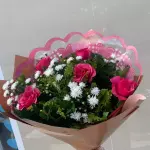 Buquê de 5 rosas rosa ( tradicional)