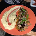 Atum em crosta de gergelim