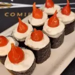 Hossomaki salmão - pimenta biquinho