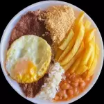 BIFE A CAVALO COM FAROFINHA