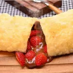 PASTEL AVELÃ COM MORANGO