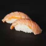 Sushi Salmão Flambado.