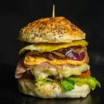BURGER 420, PAPAS Y BEBIDA