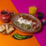 Enfrijoladas con longaniza almendrad