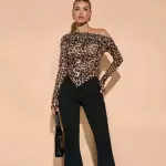 Blusa animal print asimetrica