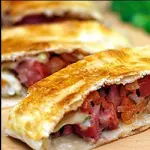 Pastel de Calabresa com Queijo