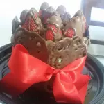 Mini bolo cercadinho de morangos