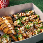 01 temaki hot camarão + 12 hot phila